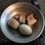 簡単だけどキャンプっぽく♪ダッチオーブンで作る「豚の角煮」