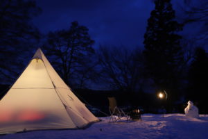 青木湖の前でキャンプ＆アクティビティ！ ライジングフィールド白馬