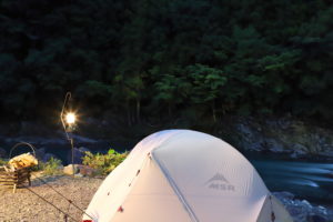 天の川を間近に感じるフィールド。オートキャンプ場庵の郷