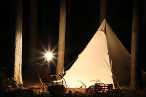 サイトの種類と自然多めのキャンプ場。かぶとの森テラス