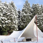 露天風呂あり!自然多めの林間サイト。キャンプリゾート森のひととき